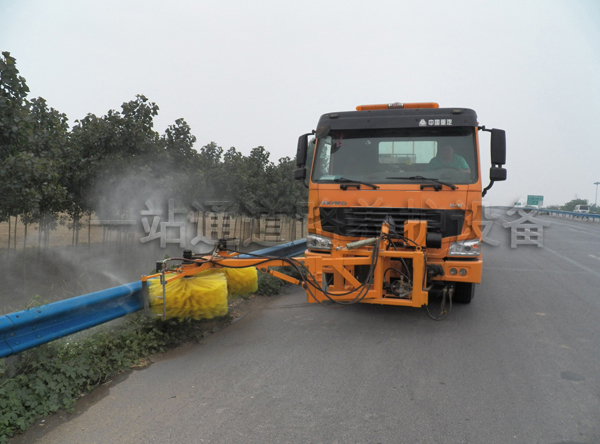 高速公路護欄清洗機